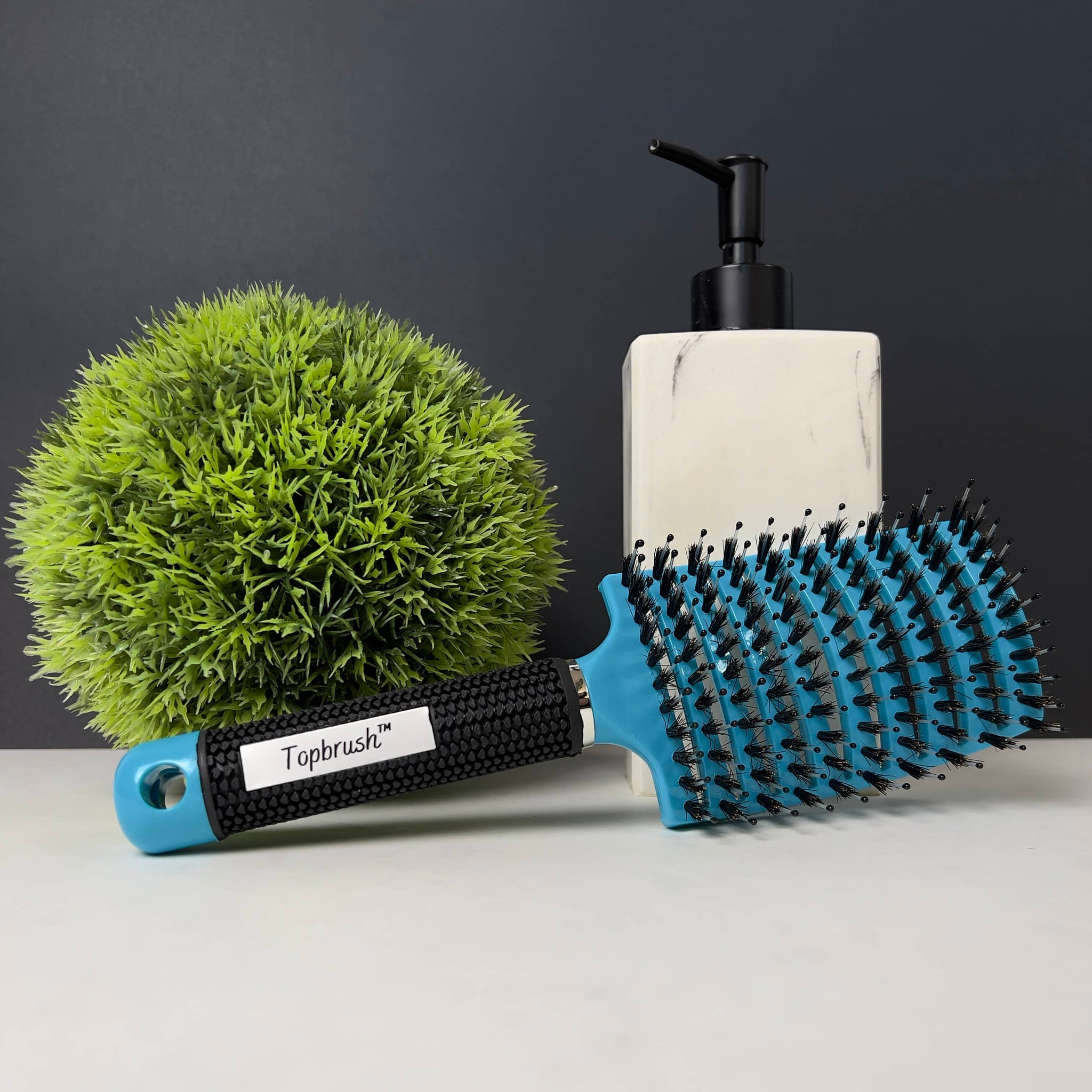 Brosse à picots souples pour démêlage facile